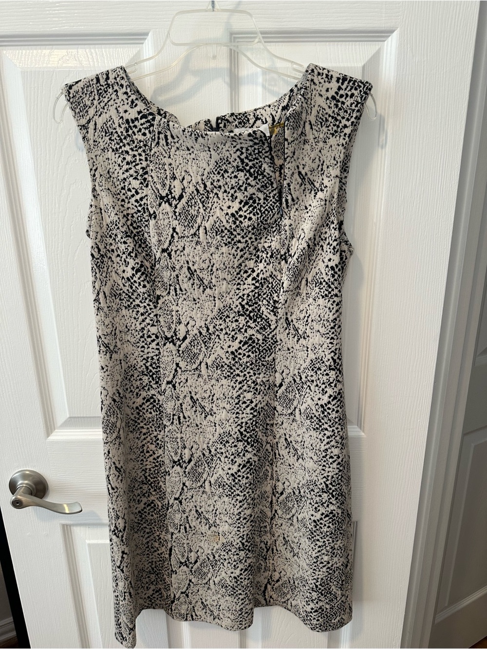 Sleeveless Snake Print Shift Dress - Black & White
